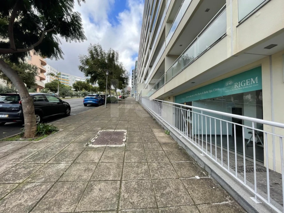 Loja para Arrendamento em São Martinho Foto 16