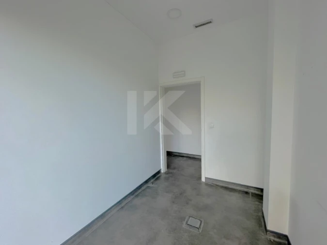 Loja para Arrendamento em São Martinho Foto 14