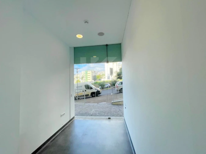 Loja para Arrendamento em São Martinho Foto 13