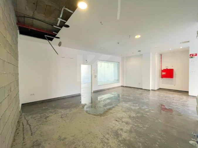 Loja para Arrendamento em São Martinho Foto 4