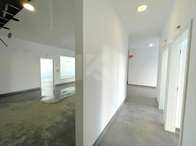 Loja para Arrendamento em São Martinho Foto 7