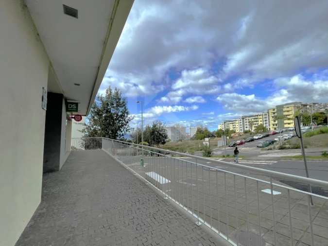 Loja para Arrendamento em São Martinho Foto 17