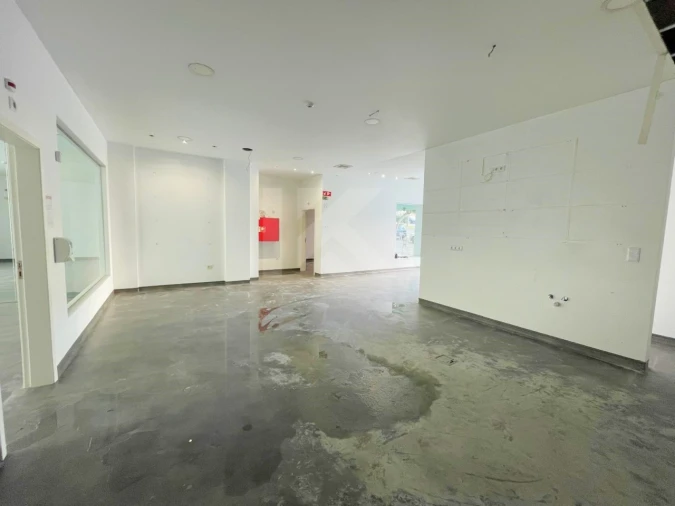 Loja para Arrendamento em São Martinho Foto 3