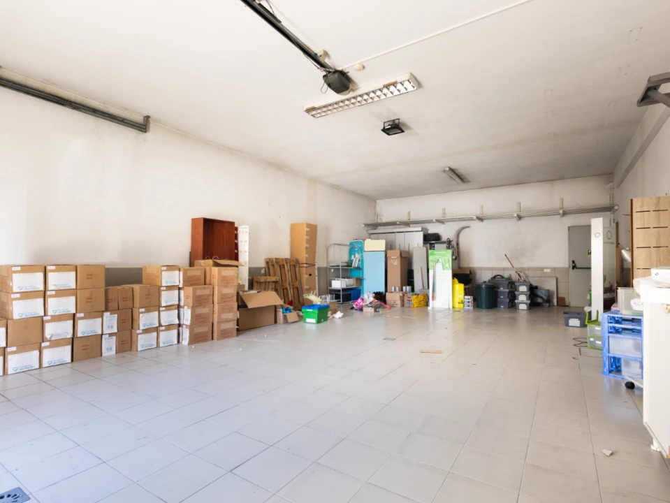 Prédio para Venda em Paião Foto 33