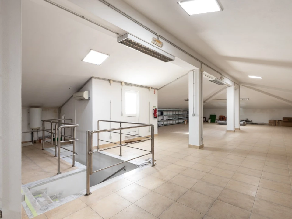 Prédio para Venda em Paião Foto 45