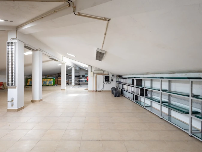 Prédio para Venda em Paião Foto 49