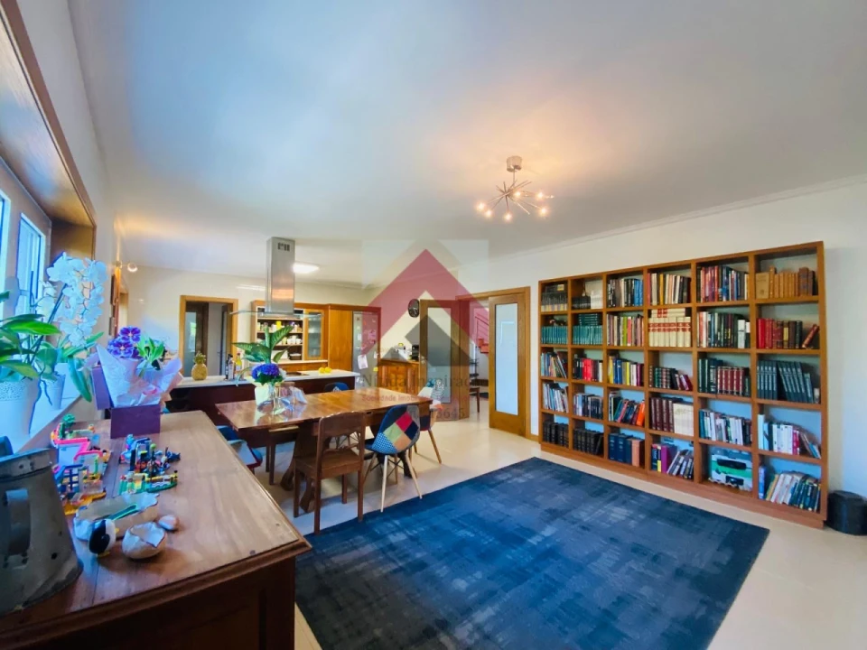 Moradia T6 para Venda em Palhaça Foto 9