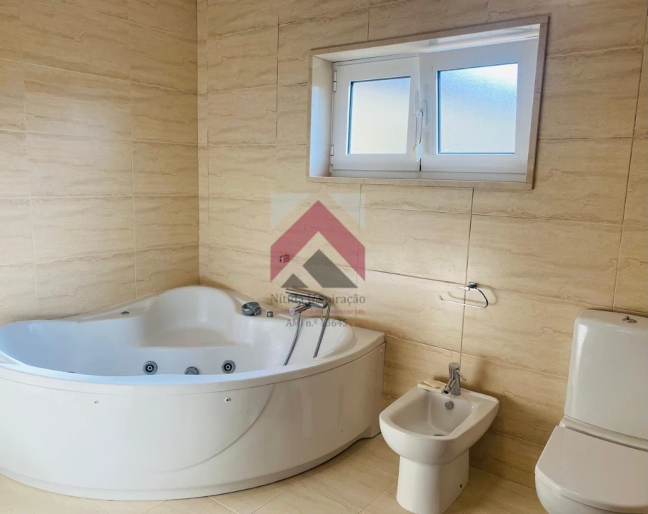 Moradia T6 para Venda em Palhaça Foto 34