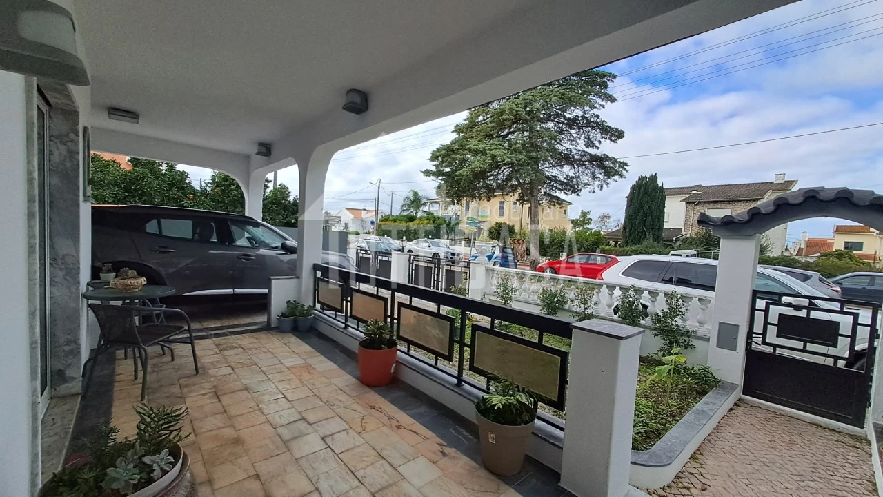 Moradia T4 para Venda em Amora Foto 5