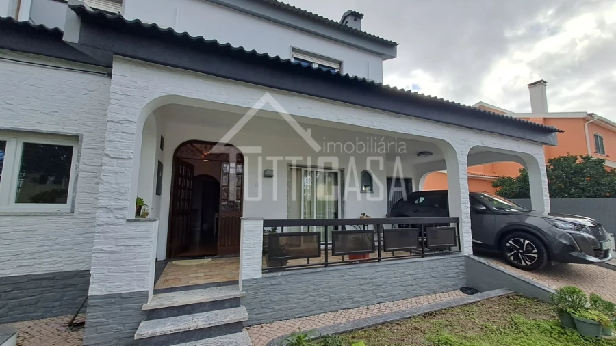 Moradia T4 para Venda em Amora Foto 4