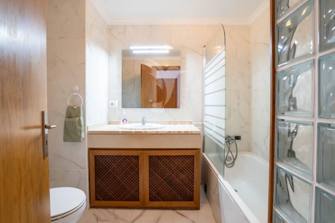 Apartamento T1 para Venda em Caniço Foto 3