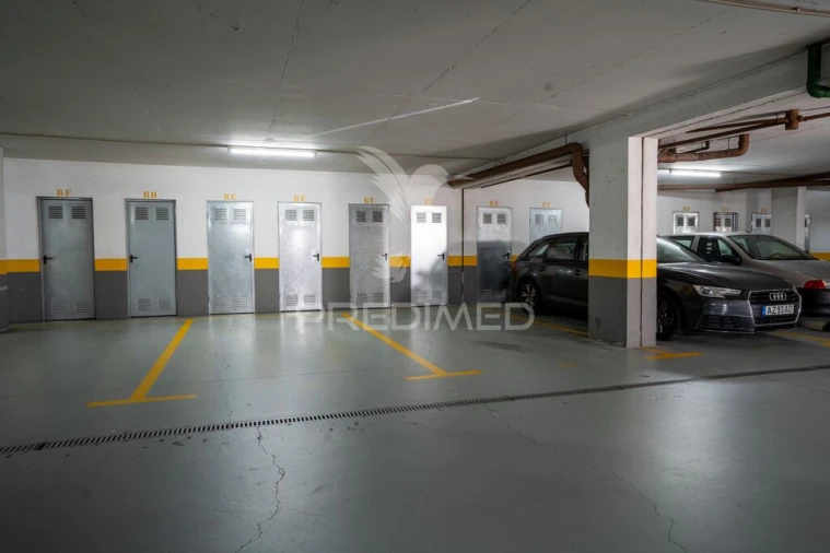 Apartamento T1 para Venda em Caniço Foto 12