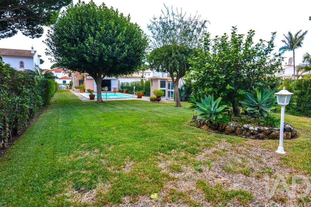 Moradia T3 para Venda em Quarteira Foto 18