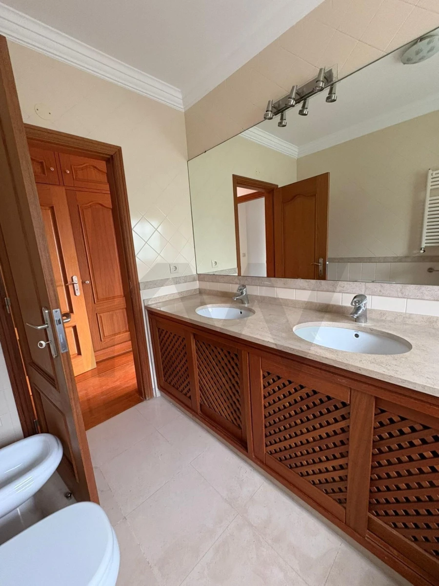 Apartamento T3 para Arrendamento em Alcabideche Foto 27