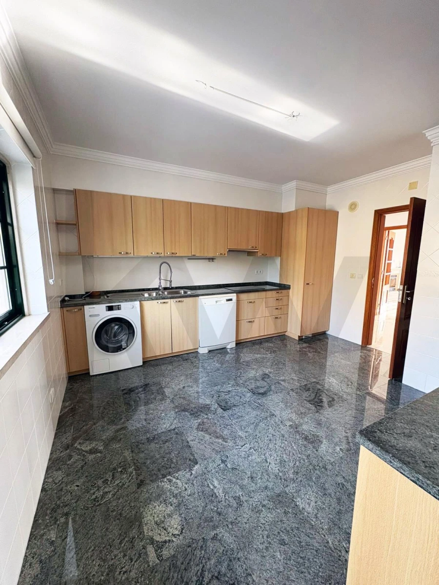 Apartamento T3 para Arrendamento em Alcabideche Foto 3