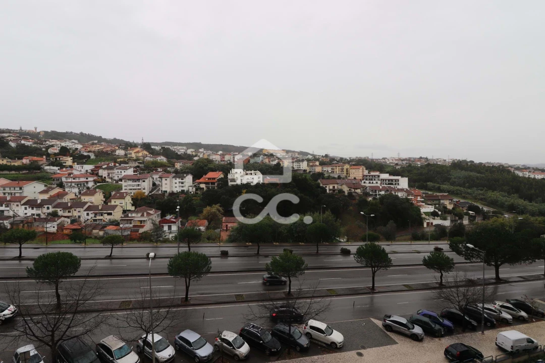 Apartamento T3 para Arrendamento em Santo Antonio dos Olivais Foto 24
