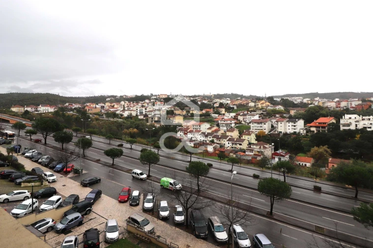 Apartamento T3 para Arrendamento em Santo Antonio dos Olivais Foto 23