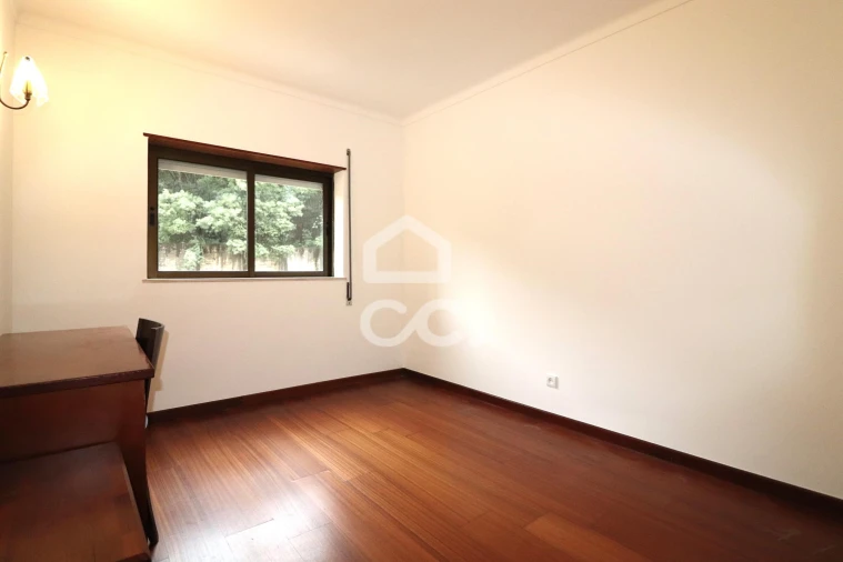 Apartamento T3 para Arrendamento em Santo Antonio dos Olivais Foto 15