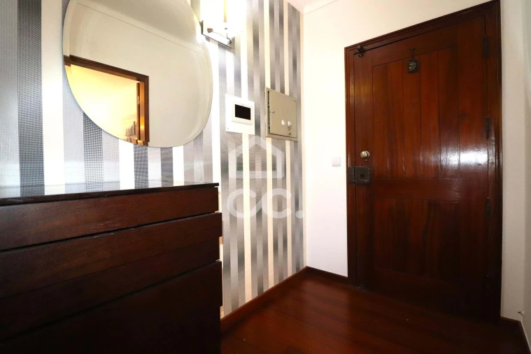 Apartamento T3 para Arrendamento em Santo Antonio dos Olivais Foto 18