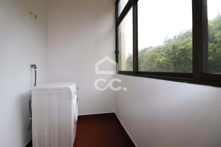 Apartamento T3 para Arrendamento em Santo Antonio dos Olivais Foto 20