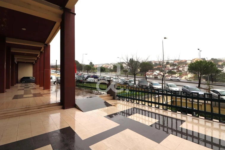 Apartamento T3 para Arrendamento em Santo Antonio dos Olivais Foto 28