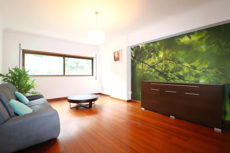 Apartamento T3 para Arrendamento em Santo Antonio dos Olivais