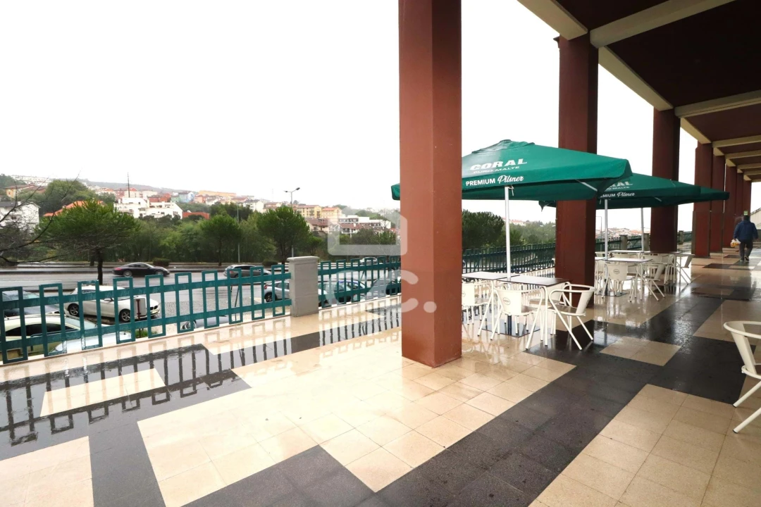 Apartamento T3 para Arrendamento em Santo Antonio dos Olivais Foto 27