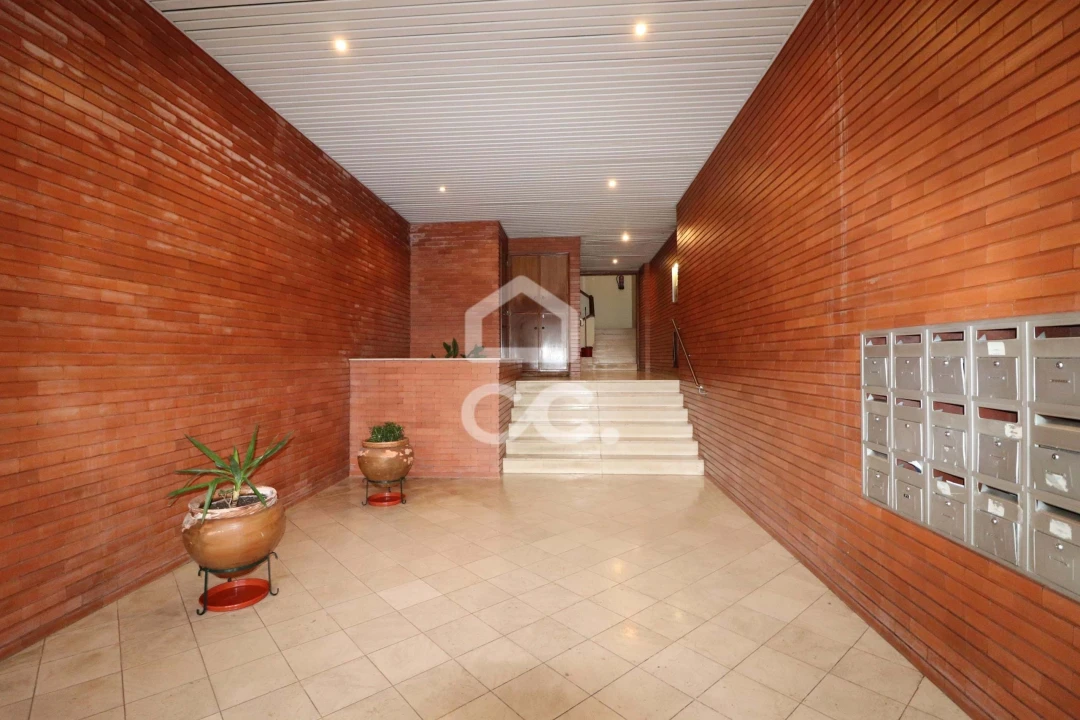 Apartamento T3 para Arrendamento em Santo Antonio dos Olivais Foto 26