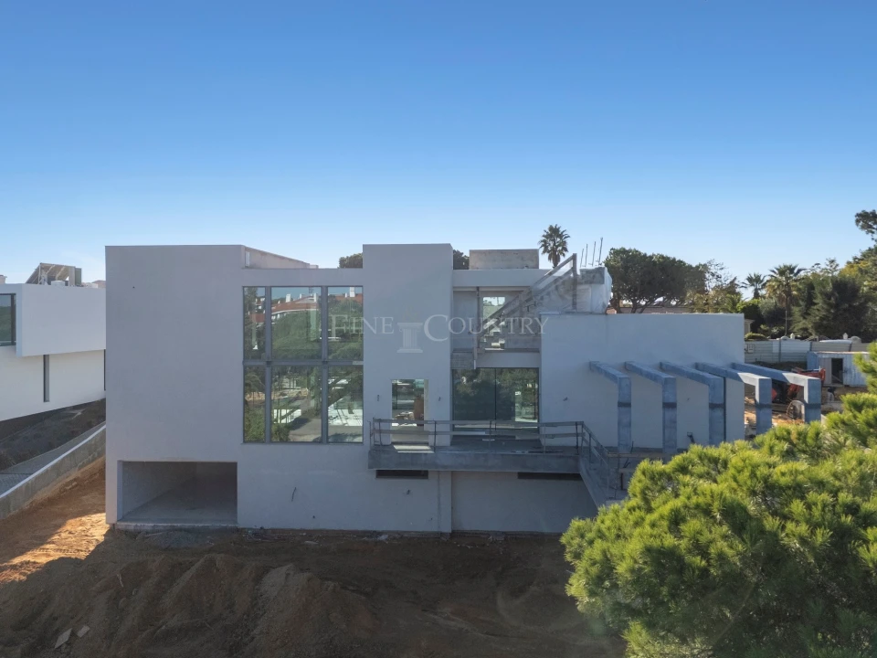 Moradia T5 para Venda em Quarteira Foto 1