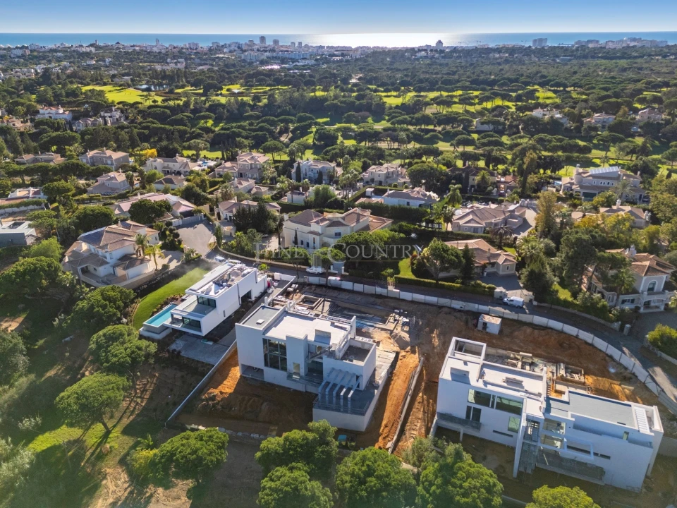 Moradia T5 para Venda em Quarteira Foto 7