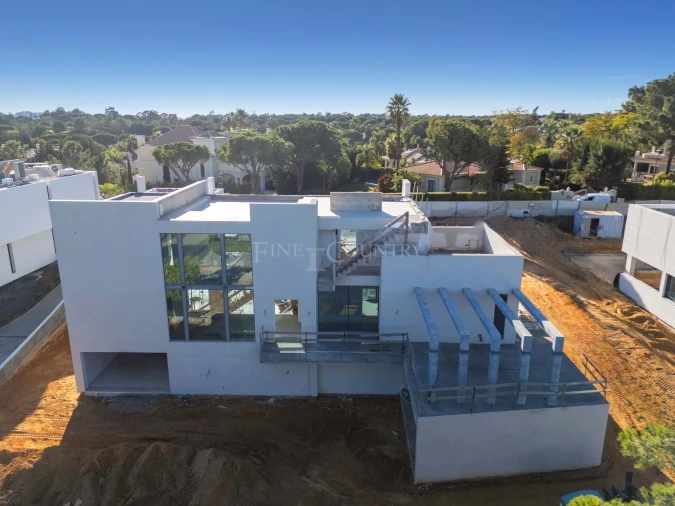 Moradia T5 para Venda em Quarteira Foto 2