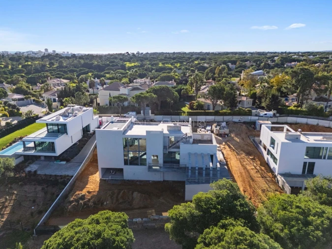 Moradia T5 para Venda em Quarteira Foto 9