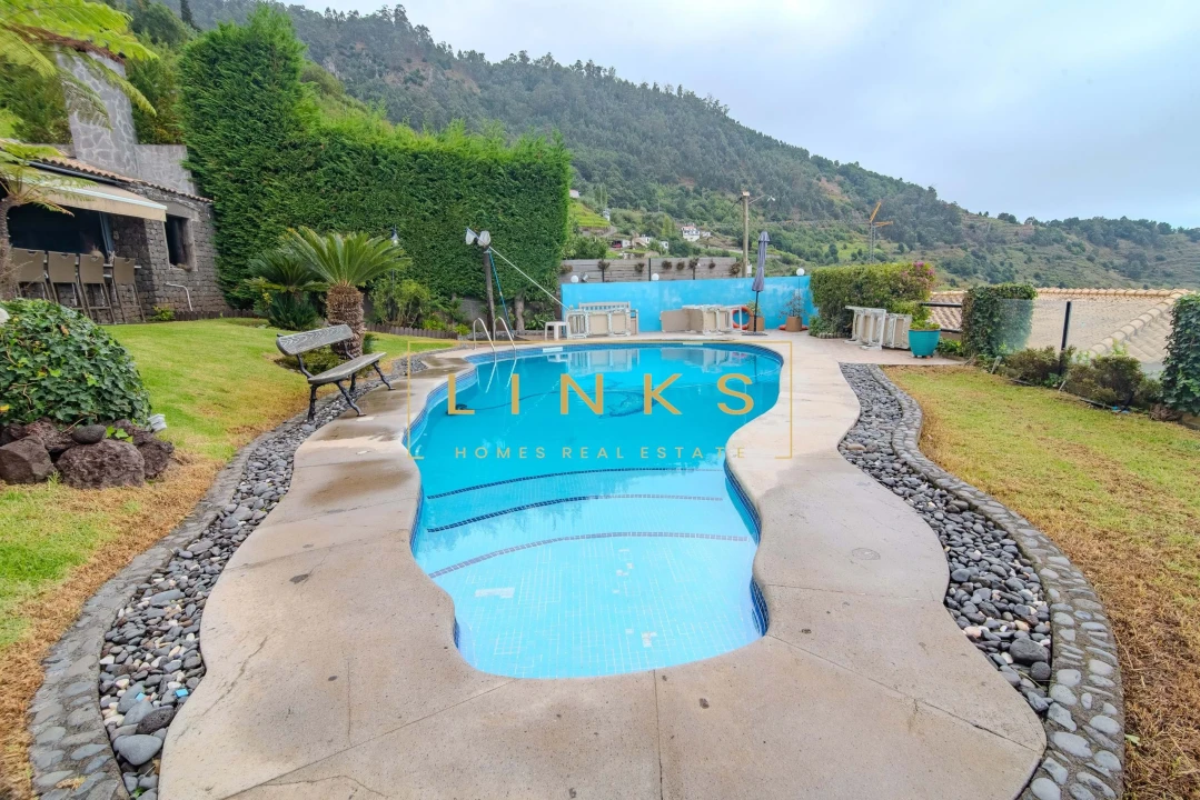 Moradia T5 para Venda em Arco da Calheta Foto 5