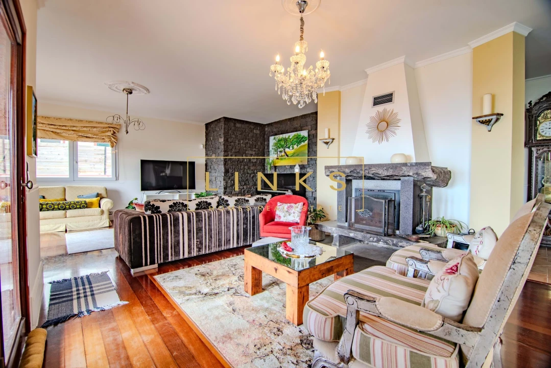 Moradia T5 para Venda em Arco da Calheta Foto 19