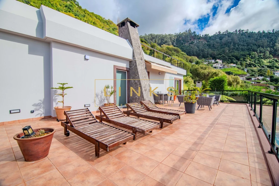 Moradia T5 para Venda em Arco da Calheta Foto 54