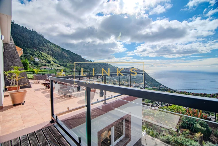 Moradia T5 para Venda em Arco da Calheta Foto 52