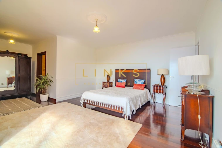 Moradia T5 para Venda em Arco da Calheta Foto 41