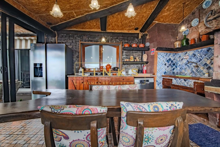 Moradia T5 para Venda em Arco da Calheta Foto 8