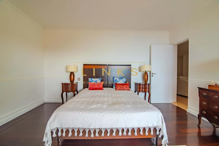 Moradia T5 para Venda em Arco da Calheta Foto 43