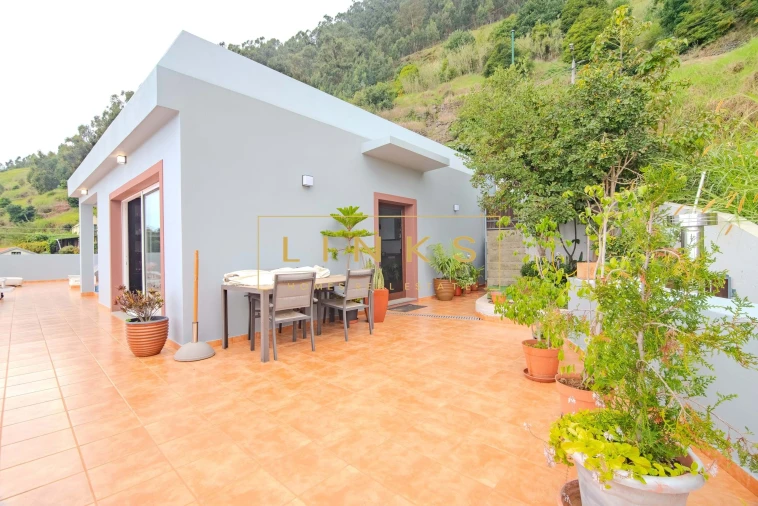 Moradia T5 para Venda em Arco da Calheta Foto 71