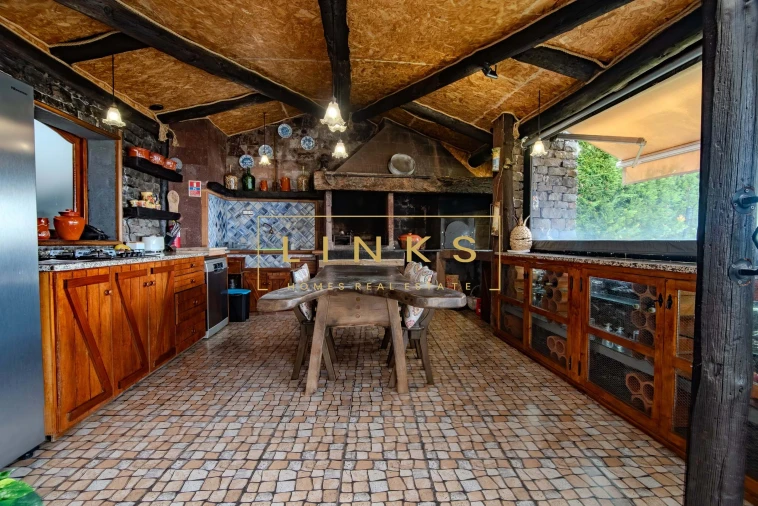 Moradia T5 para Venda em Arco da Calheta Foto 6