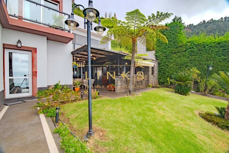 Moradia T5 para Venda em Arco da Calheta Foto 16