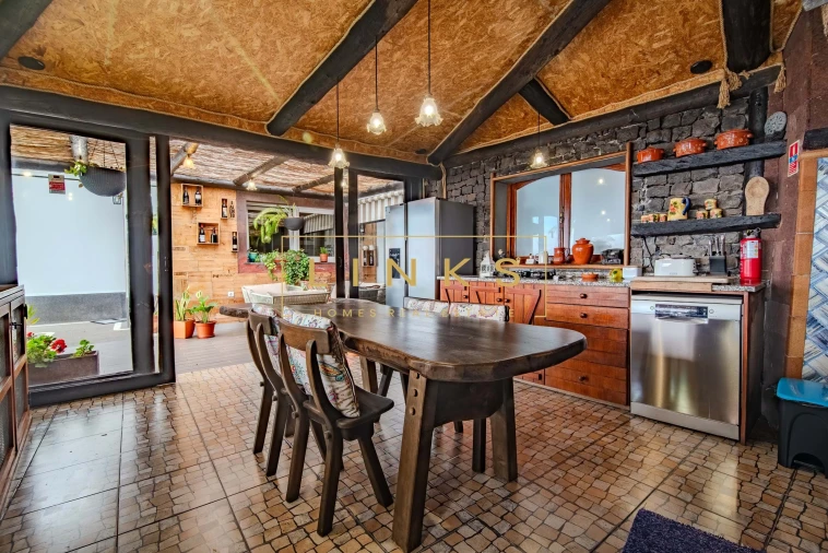 Moradia T5 para Venda em Arco da Calheta Foto 9