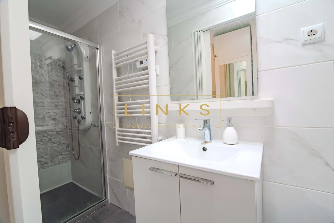 Moradia T5 para Venda em Arco da Calheta Foto 48