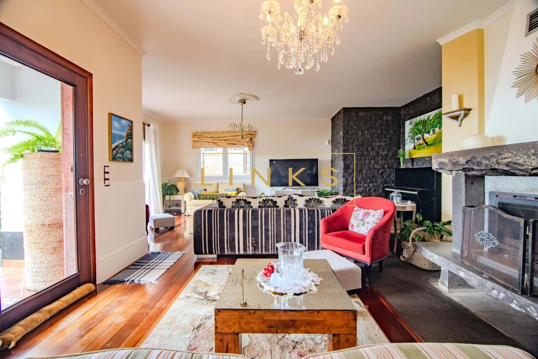 Moradia T5 para Venda em Arco da Calheta Foto 18