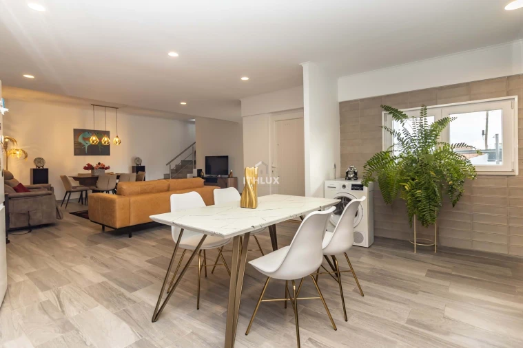 Moradia T4 para Venda em Alhos Vedros Foto 5