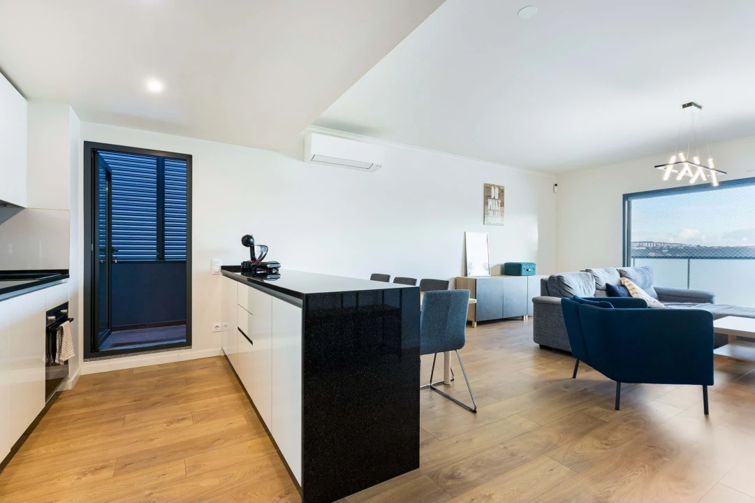 Apartamento T3 para Venda em Santo António dos Cavaleiros e Frielas Foto 4