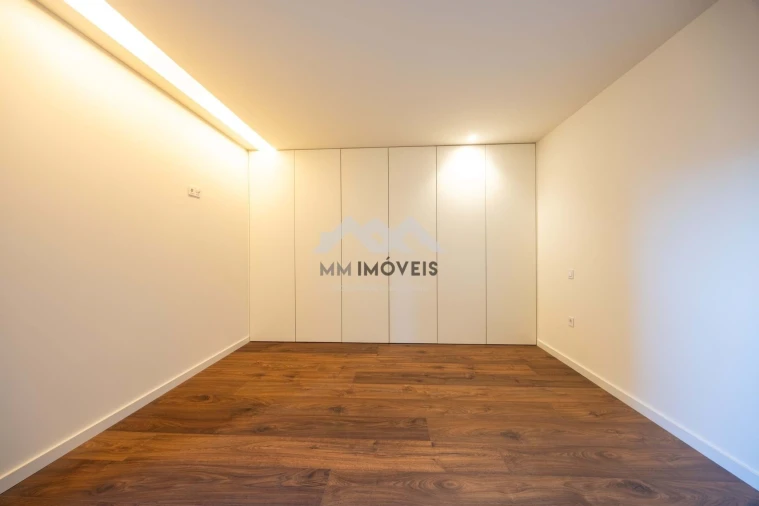 Apartamento T1 para Venda em Paranhos Foto 4