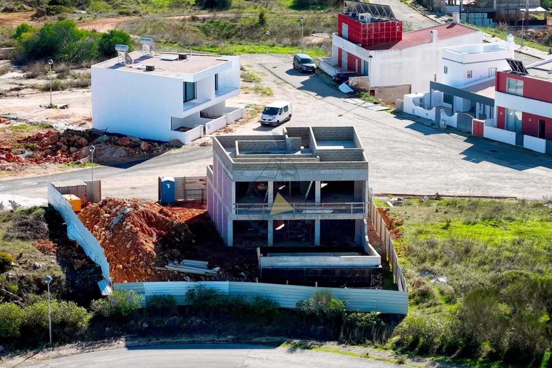 Moradia T4 para Venda em Mexilhoeira Grande Foto 6