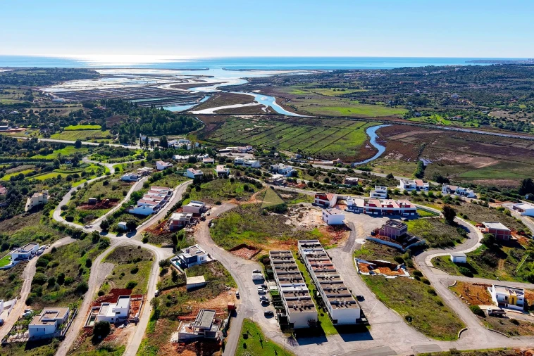 Moradia T4 para Venda em Mexilhoeira Grande Foto 26